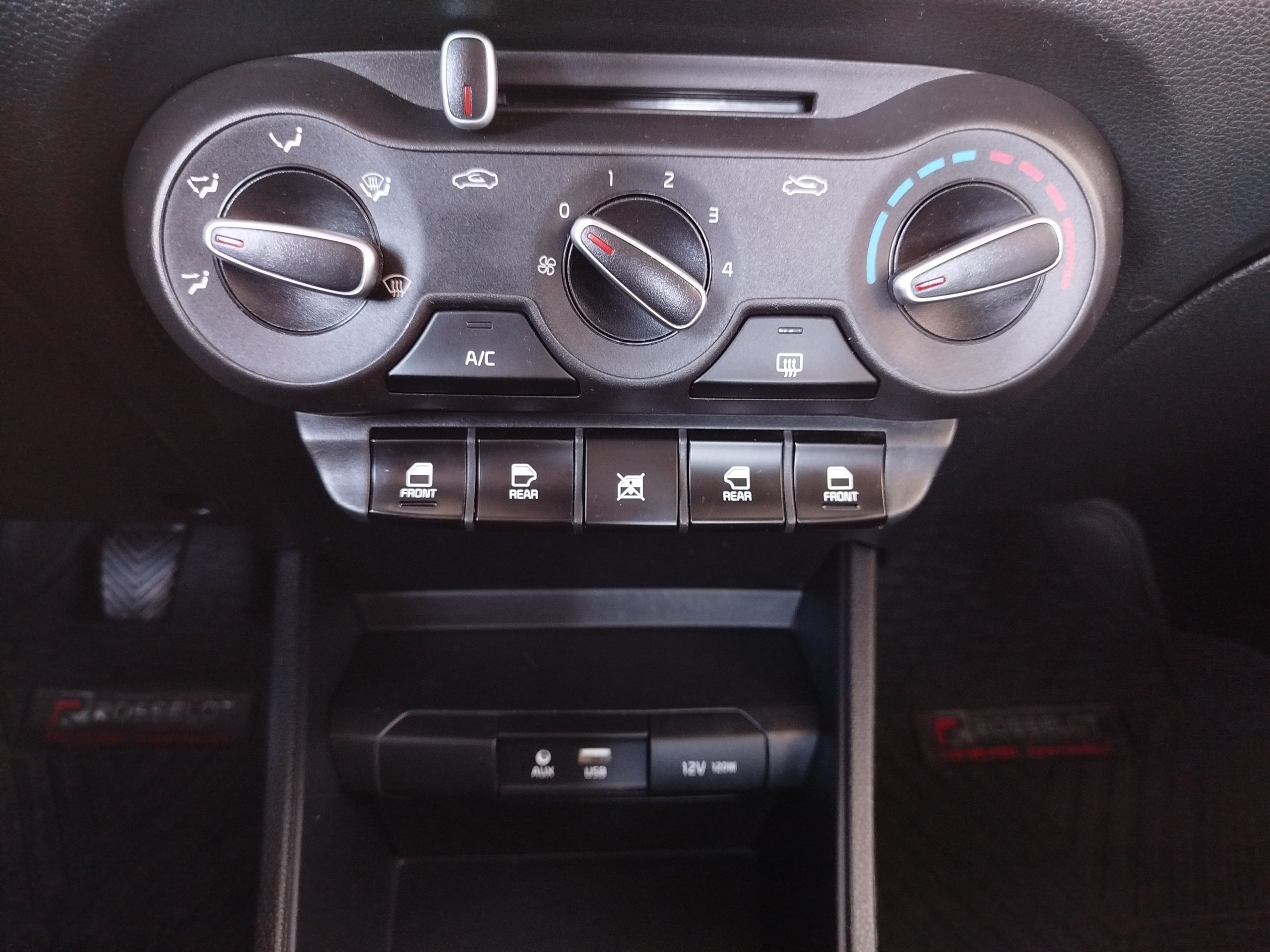 Kia Soluto 2025