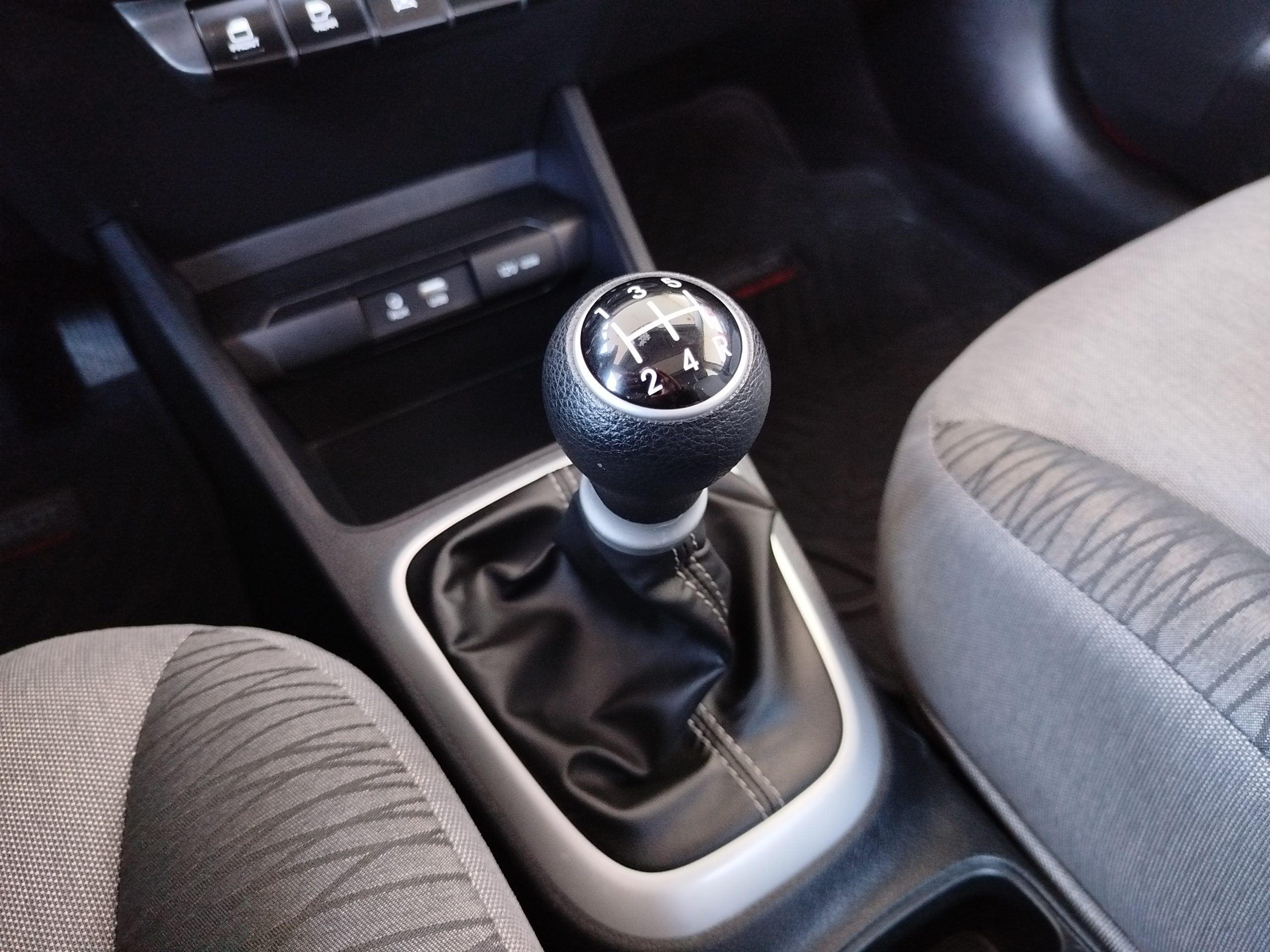 Kia Soluto 2025