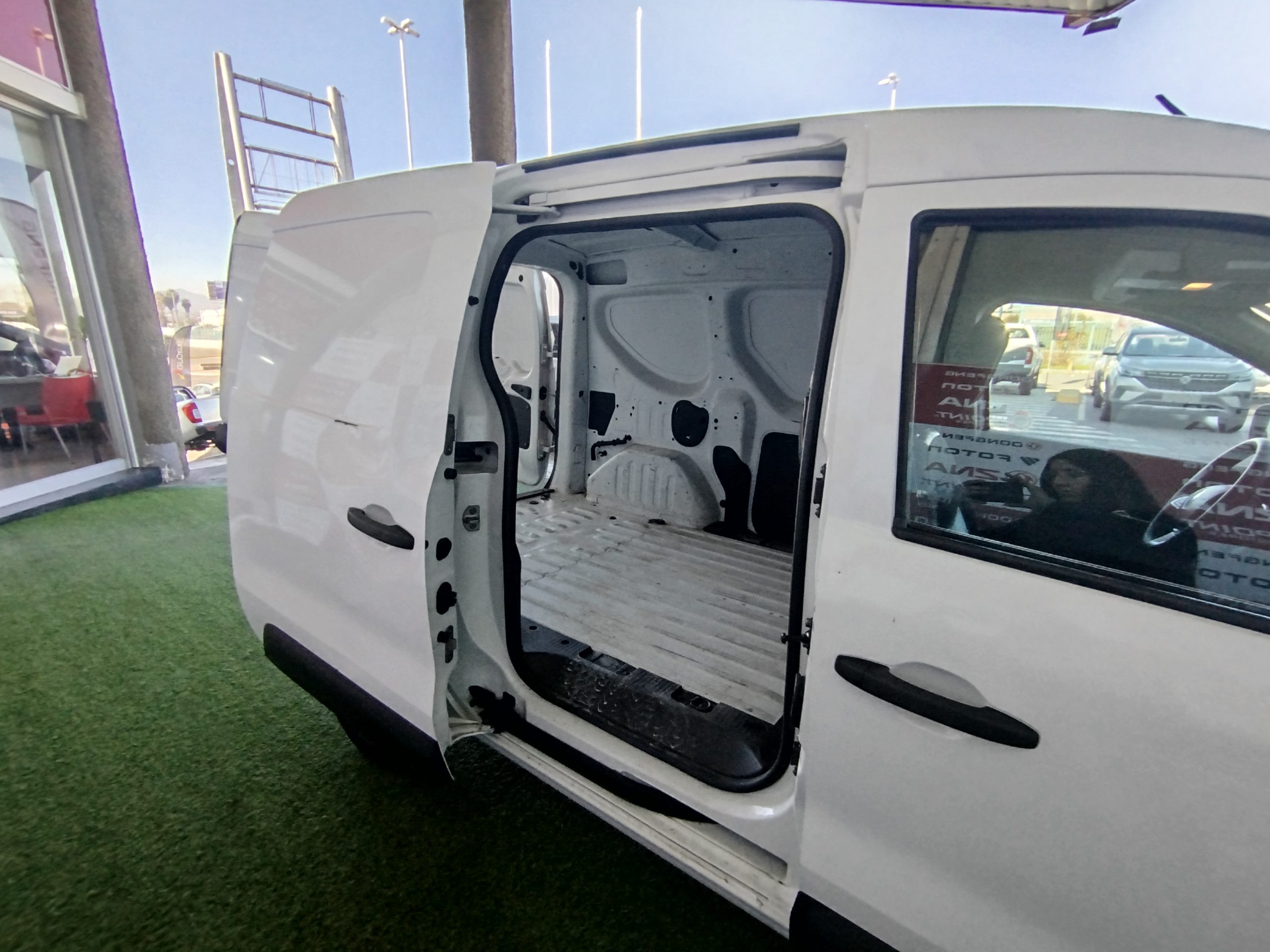 RENAULT EXPRESS 2022